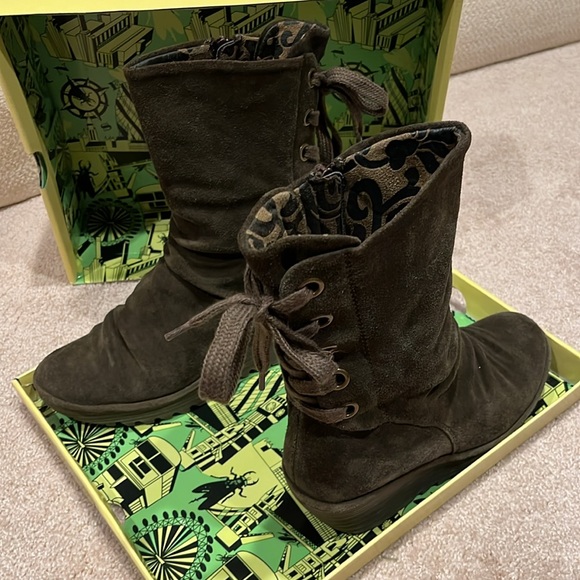 Fly London EU41 mid height, suede, combo of olive, grey, brown = boot color - Picture 14 of 14